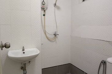 Seasons Luxury Apartments @ Amara Larkin