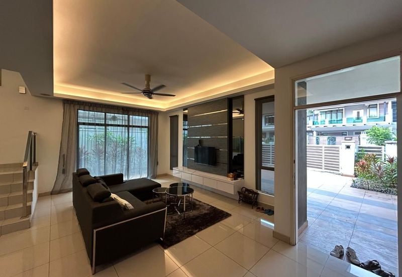 Maple Red, Adda Heights