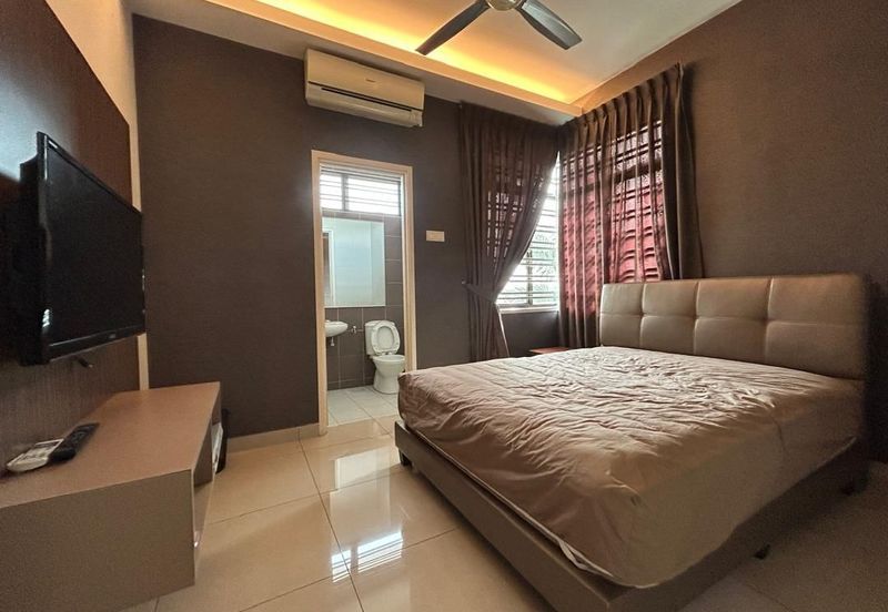 Maple Red, Adda Heights