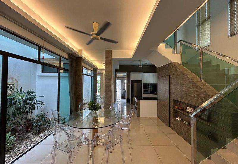 Maple Red, Adda Heights