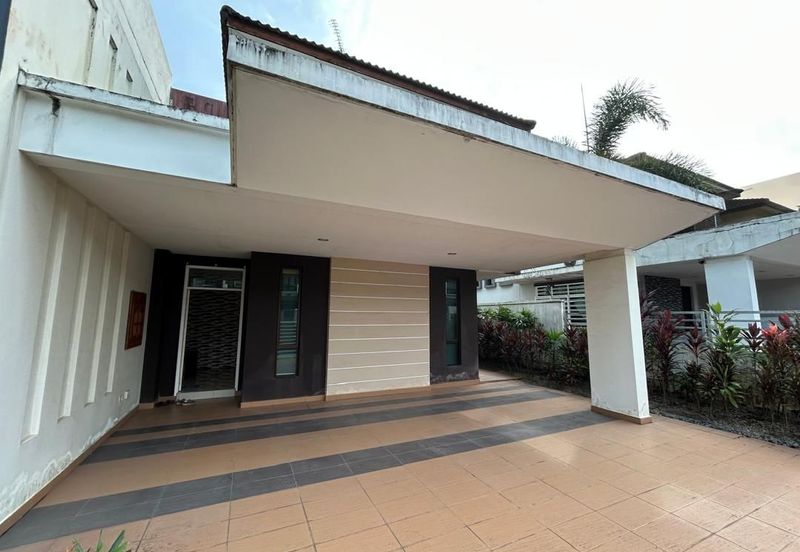 Maple Red, Adda Heights