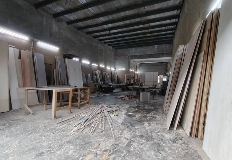 Skudai Lima Kedai mutiara Rini Gelang Patah 1.5terrace factory for rent