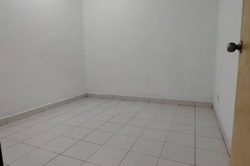 Kota tinggi renovated full loan house for sale nice unit