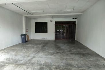 Kota tinggi renovated full loan house for sale nice unit