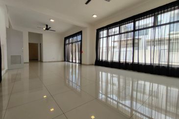 Horizon Hills @The Hills superlink house endlot  w extra land