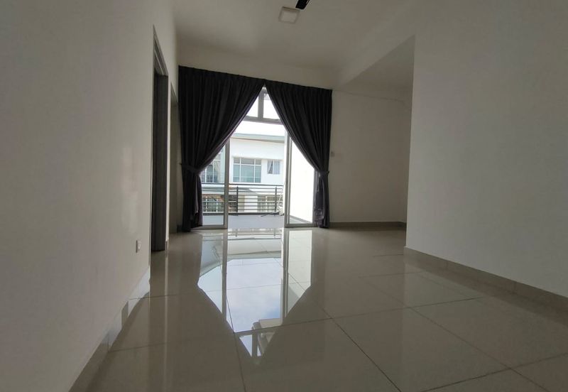 Horizon Hills @The Hills superlink house endlot  w extra land