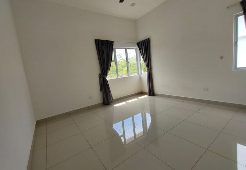 Horizon Hills @The Hills superlink house endlot  w extra land