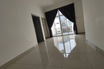 Horizon Hills @The Hills superlink house endlot  w extra land