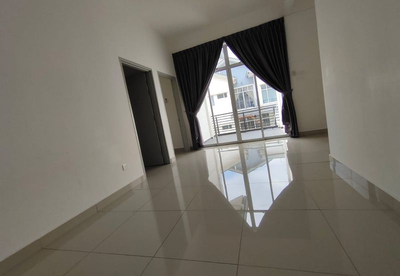 Horizon Hills @The Hills superlink house endlot  w extra land