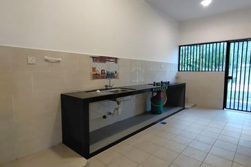 Horizon Hills @The Hills superlink house endlot  w extra land