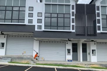 Ground floor shop for rent  Bistari perdana pasir Gudang jln siantan 1
