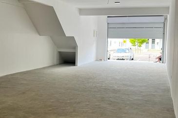 Ground floor shop for rent  Bistari perdana pasir Gudang jln siantan 1