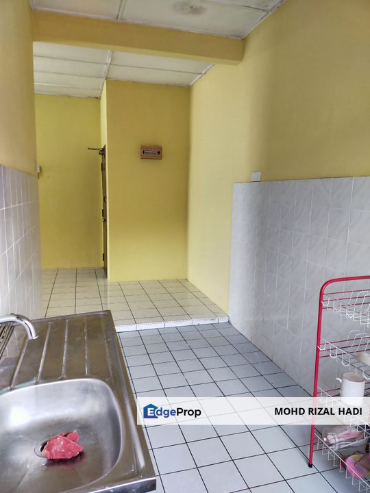 Corner Unit Apartment Shah Alam U5 | RM250K Only, Selangor, Subang