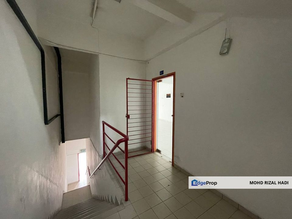 Senawang | Shop Lot Facing Main Road | Rm 1500 only, Negeri Sembilan, Seremban