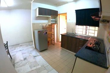 Residensi Warnasari 1