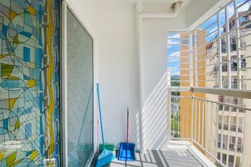 Residensi Bistaria, Ukay Bistari