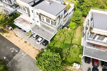 Perdana Lakeview East