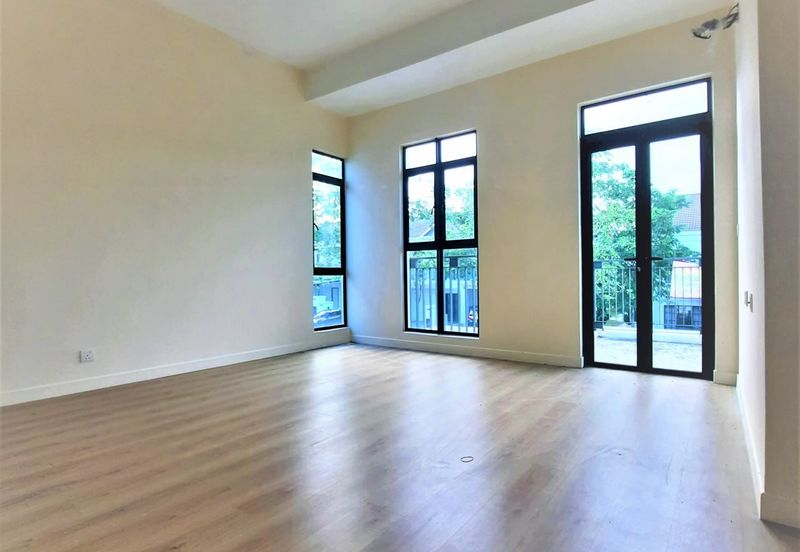 Monet Lily @ Sunsuria City