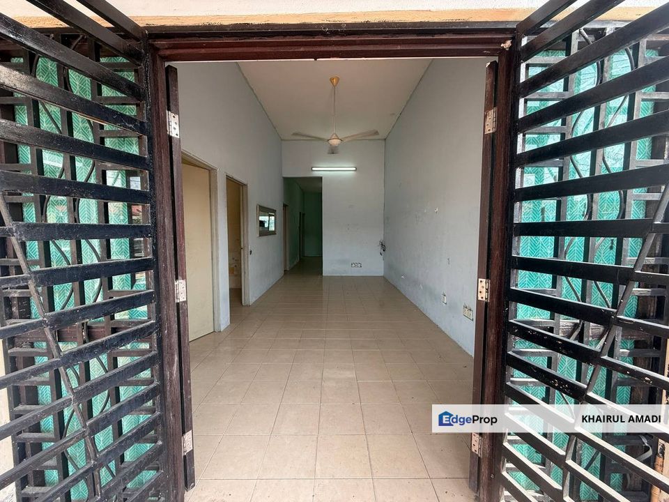 Taman Meru Permai Klang Selangor For Sale EndLot Single Storey Terrace With pool , Selangor, Klang