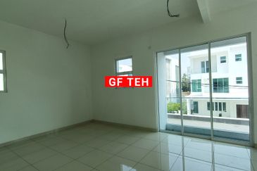 3 Storey Bungalow Kampung Benggali