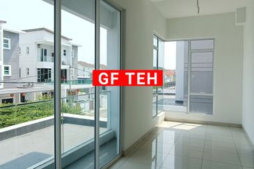 3 Storey Bungalow Kampung Benggali