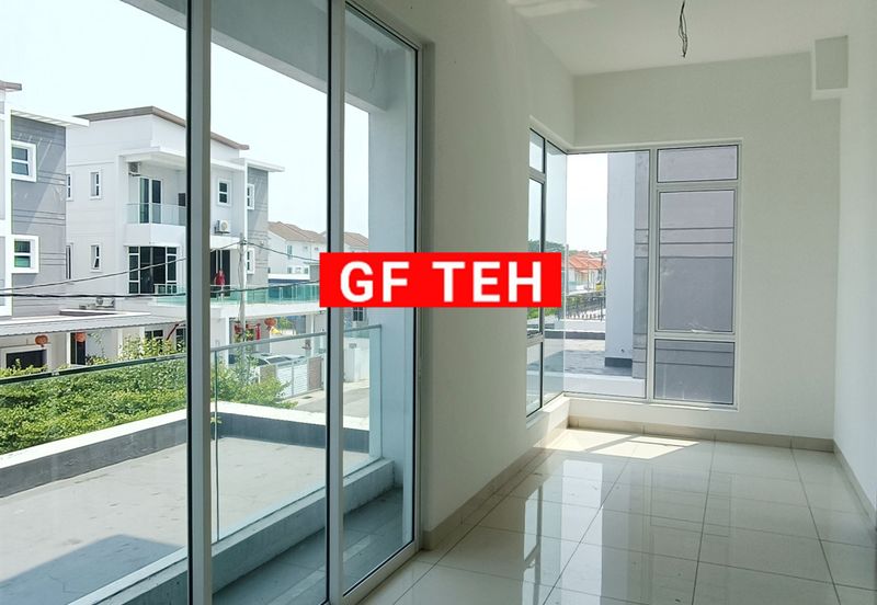 3 Storey Bungalow Kampung Benggali