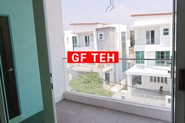 3 Storey Bungalow Kampung Benggali