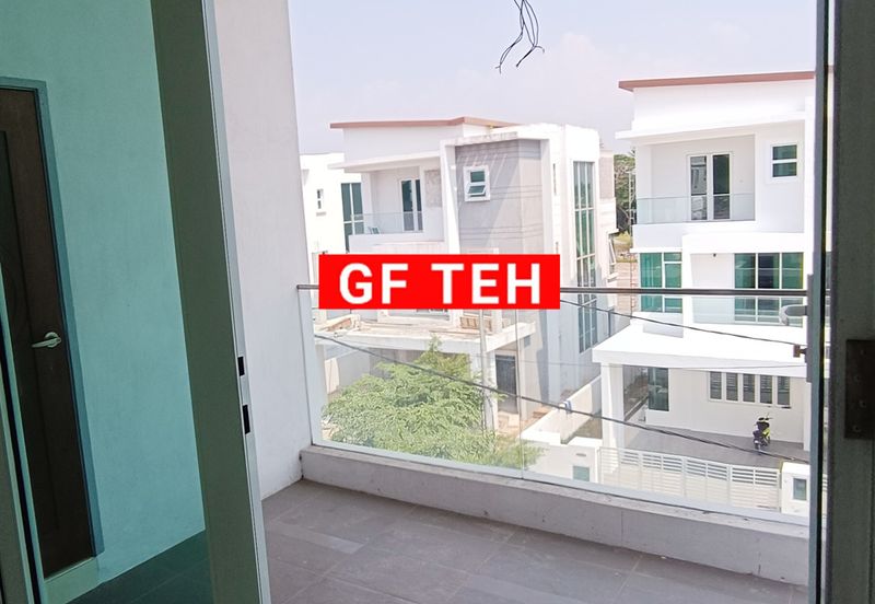 3 Storey Bungalow Kampung Benggali