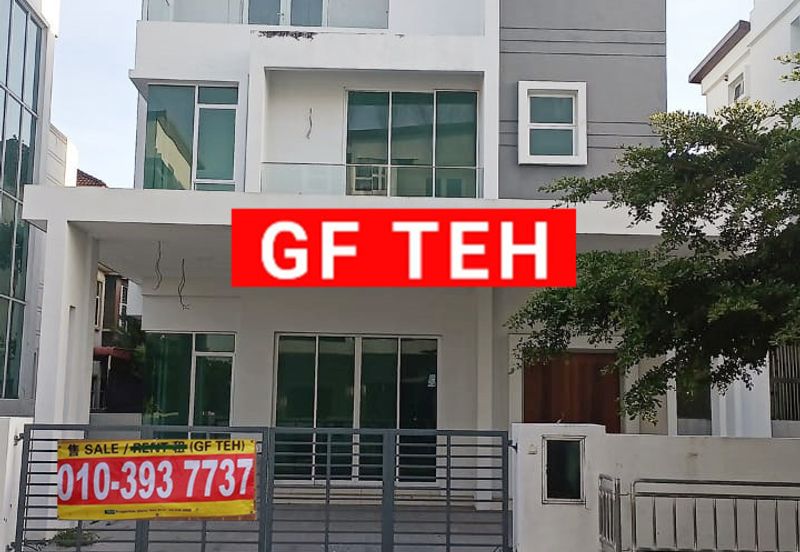 3 Storey Bungalow Kampung Benggali