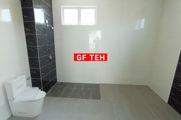 3 Storey Bungalow Kampung Benggali