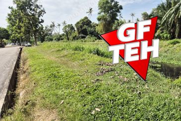 Jalan IKS Simpang Ampat