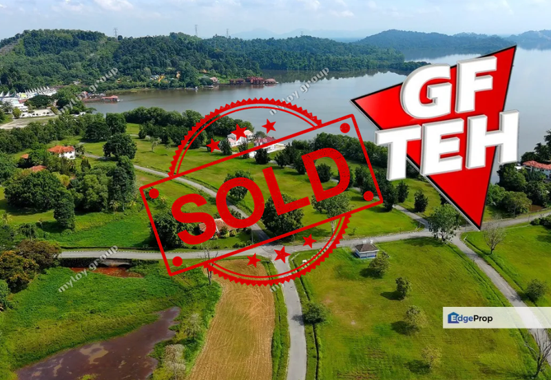 Bukit Merah Laketown Resort