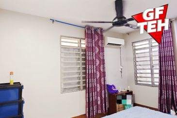 Jalan IKS Simpang Ampat