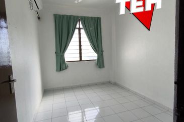 Rumah Pangsa Kos Rendah, Pusat Perniagaan Raja Uda