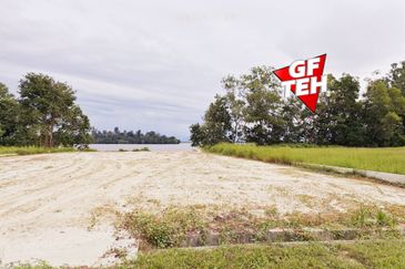 Bukit Merah Laketown Resort