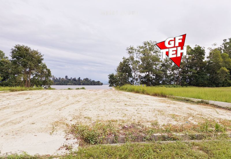 Bukit Merah Laketown Resort