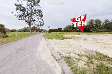 Bukit Merah Laketown Resort