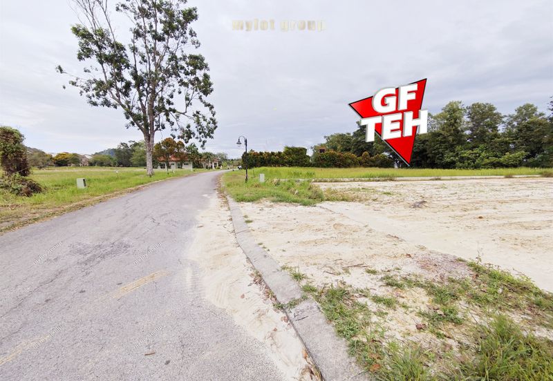 Bukit Merah Laketown Resort