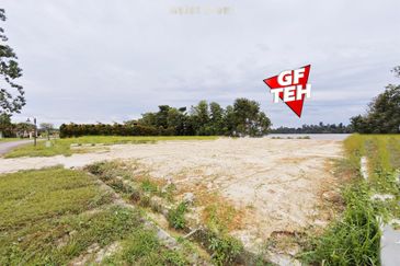 Bukit Merah Laketown Resort