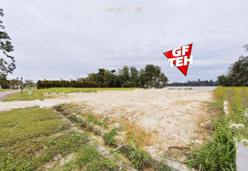 Bukit Merah Laketown Resort