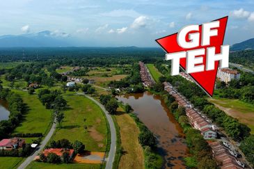 Bukit Merah Laketown Resort