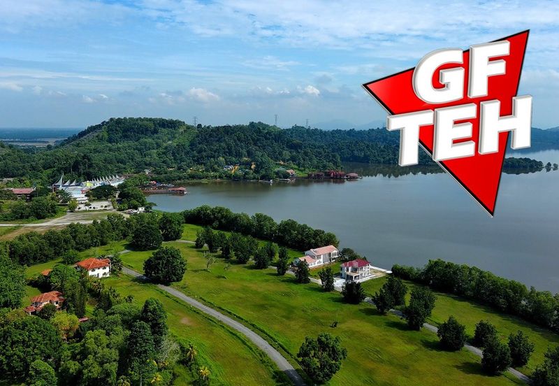 Bukit Merah Laketown Resort