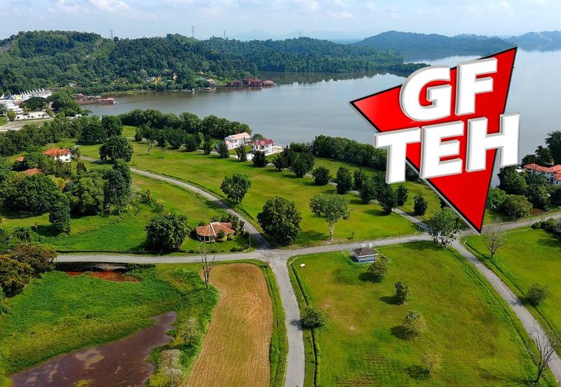 Bukit Merah Laketown Resort