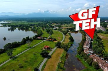 Bukit Merah Laketown Resort