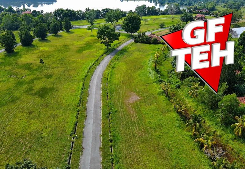 Bukit Merah Laketown Resort