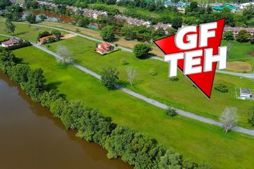 Bukit Merah Laketown Resort