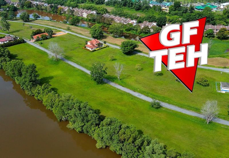 Bukit Merah Laketown Resort