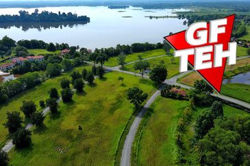 Bukit Merah Laketown Resort