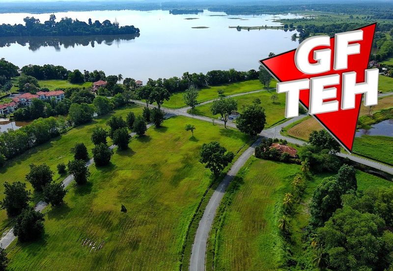 Bukit Merah Laketown Resort