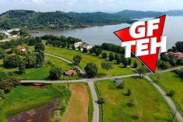 Bukit Merah Laketown Resort